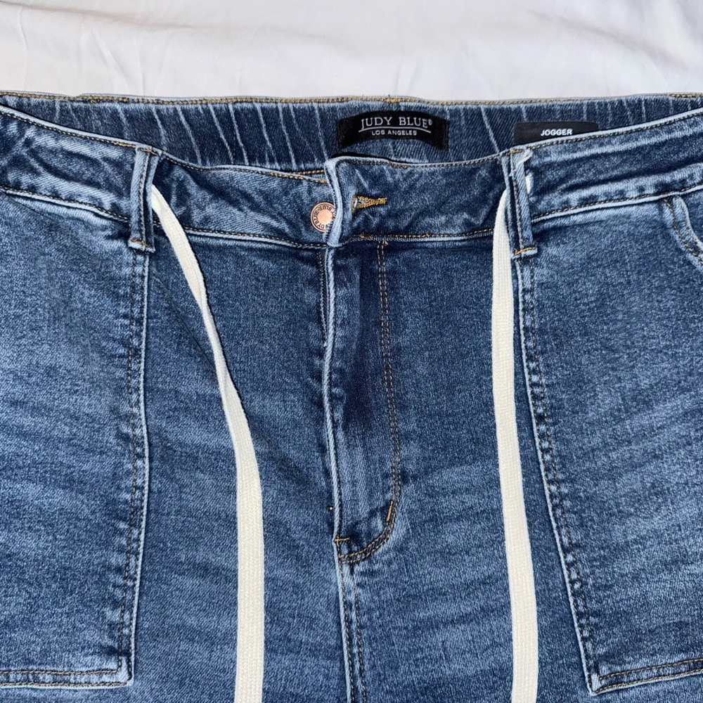 Judy Blue Ankle Cropped Blue Jeans with Subtle Distressing